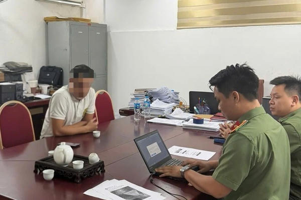 Triệu tập, xử lý 2 cá nhân đăng bình luận xuyên tạc, xúc phạm lực lượng công an
