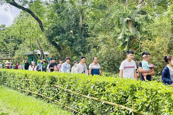 Du lịch Nghệ An bùng nổ dịp lễ: 1,21 triệu lượt khách, thu 2.191 tỷ đồng
