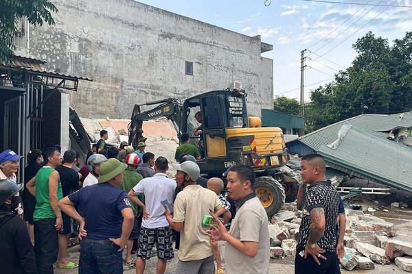 Quảng Ninh: Sập nhà 2 tầng đang sửa chữa ở Bình Khê, 1 người tử vong