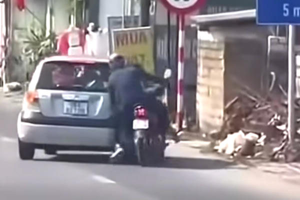 Nhanh chóng xác minh, làm rõ clip xe ô tô chèn ngã người đi xe máy trên quốc lộ ở Thanh Hoá