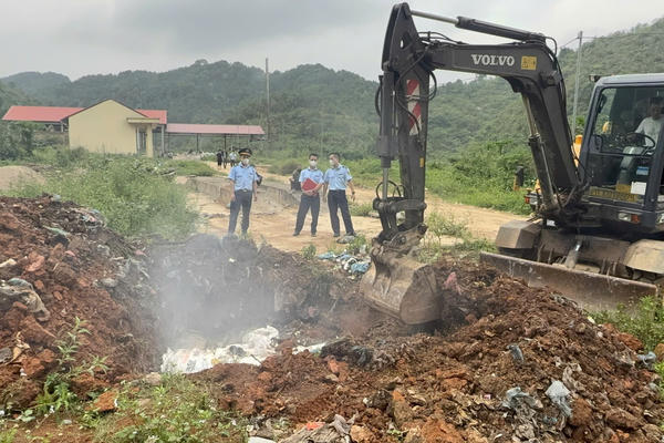Cao Bằng tiêu hủy hơn 4 tấn phân đạm nhập lậu, xử phạt gần 50 triệu đồng
