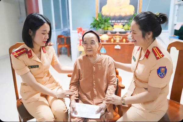 Phòng CSGT Công an Thành phố Đồng Nai: Ấm tình các hoạt động tri ân, đền ơn đáp nghĩa 