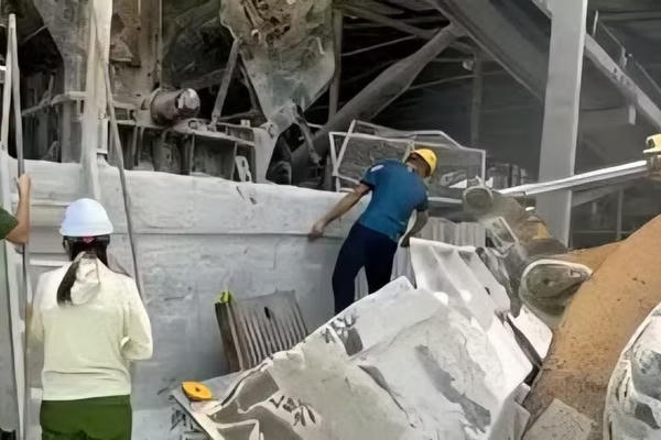 Một công nhân Công ty Cổ phần Prime Hào Phú tử vong khi sửa chữa máy nghiền 