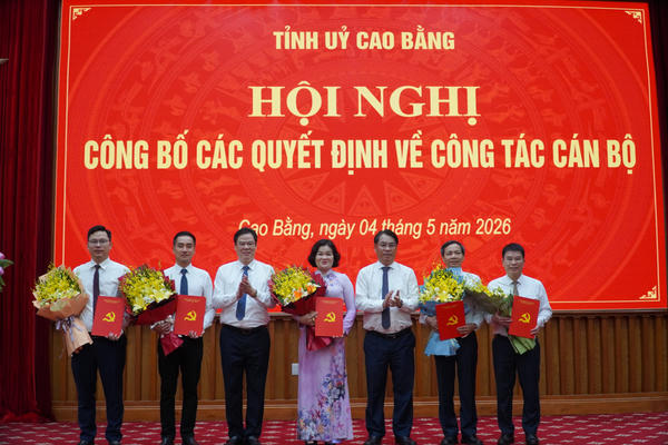 Cao Bằng công bố các quyết định về công tác cán bộ