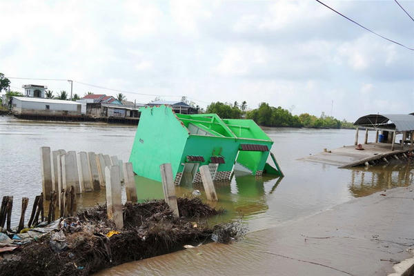 Sạt lở bờ sông, bờ biển diễn biến phức tạp, Cà Mau kiến nghị công bố tình huống khẩn cấp