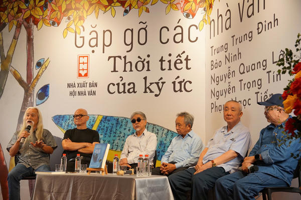 Cuộc gặp gỡ của những cá tính văn chương bước ra từ chiến trường