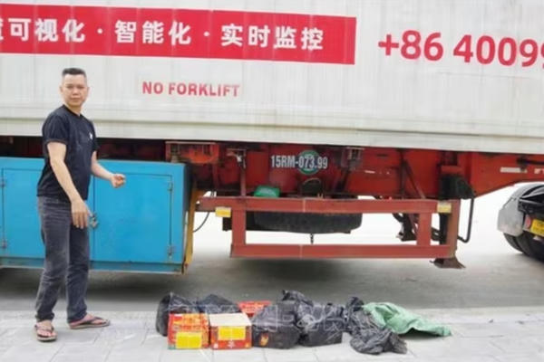 Biên phòng Lạng Sơn liên tiếp phát hiện pháo nổ giấu trong xe đầu kéo