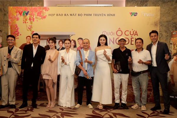“Dưới ô cửa sáng đèn” – Bộ phim lưu giữ ký ức Hà Nội giữa nhịp sống hiện đại - Góc điện ảnh #150 “Dưới ô cửa sáng đèn” – Bộ phim lưu giữ ký ức Hà Nội giữa nhịp sống hiện đại - Góc điện ảnh #150