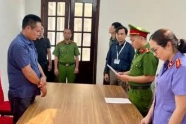 Bắt tạm giam một cán bộ địa chính về hành vi chiếm đoạt tài sản