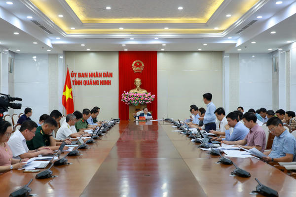 Quảng Ninh: Chủ tịch UBND tỉnh Bùi Văn Khắng kiểm điểm tiến độ nhiệm vụ trọng tâm