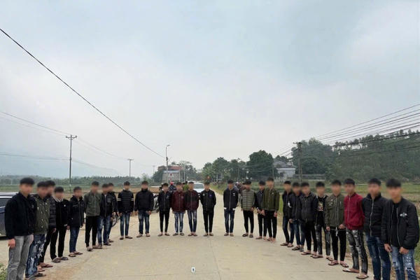 Khởi tố 12 thanh niên mang hung khí chuẩn bị hỗn chiến ở Tuyên Quang