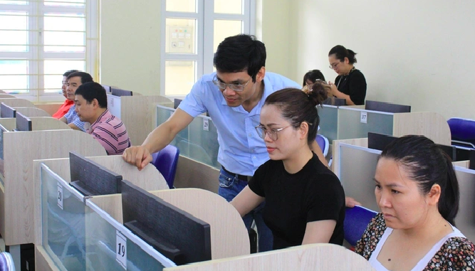 Bộ Nội vụ giải đáp thẩm quyền xét thăng hạng chức danh nghề nghiệp viên chức

