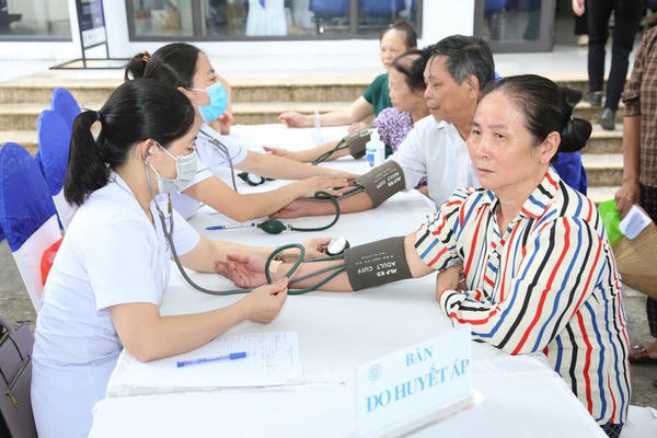 Khám sức khỏe không nên “khám xong rồi để đó” Khám sức khỏe không nên “khám xong rồi để đó”