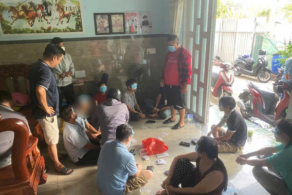 Công an xã An Phước liên tiếp triệt phá 4 vụ đánh bạc, giữ vững an ninh trật tự địa bàn Công an xã An Phước liên tiếp triệt phá 4 vụ đánh bạc, giữ vững an ninh trật tự địa bàn