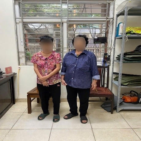 Công an phường Kim Liên kịp thời hỗ trợ người phụ nữ đi lạc đoàn tụ cùng gia đình Công an phường Kim Liên kịp thời hỗ trợ người phụ nữ đi lạc đoàn tụ cùng gia đình