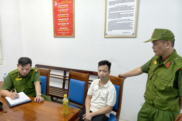 Kịp thời khống chế đối tượng sử dụng súng bắn bi sắt gây thương tích cho người dân Kịp thời khống chế đối tượng sử dụng súng bắn bi sắt gây thương tích cho người dân