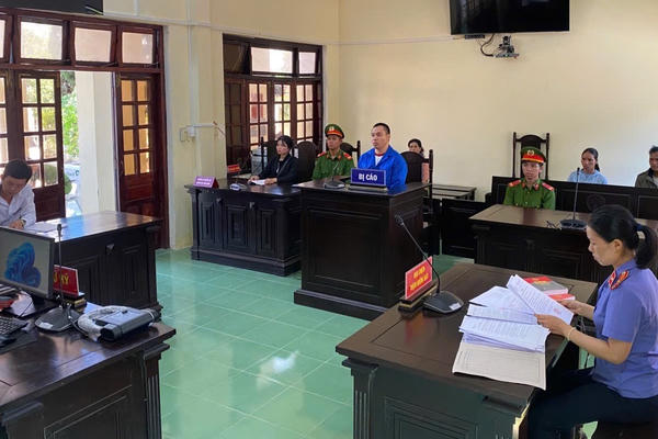 Cướp tài sản sau màn làm quen qua mạng xã hội, đối tượng bị tuyên 3 năm tù Cướp tài sản sau màn làm quen qua mạng xã hội, đối tượng bị tuyên 3 năm tù