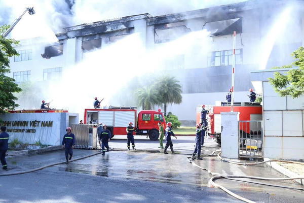 Công an TP Đồng Nai khống chế kịp thời vụ cháy lớn tại KCN Nhơn Trạch 6 Công an TP Đồng Nai khống chế kịp thời vụ cháy lớn tại KCN Nhơn Trạch 6