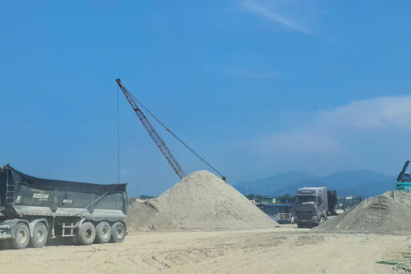  Phê duyệt 11 mỏ đất, cát phục vụ thi công cao tốc Vinh - Thanh Thủy