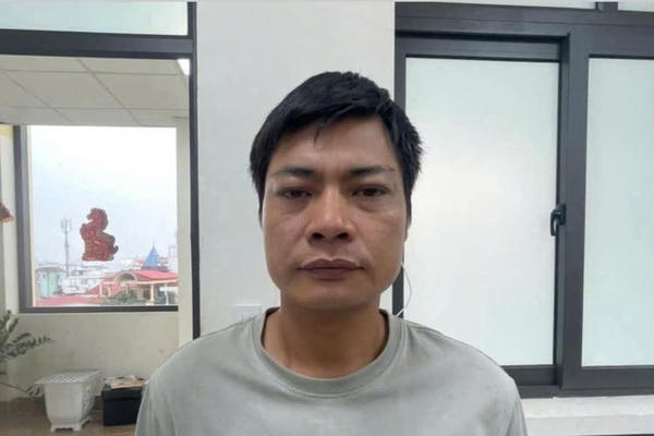 Bắt người lái xe máy lao vào CSGT rồi bỏ trốn ở Móng Cái Bắt người lái xe máy lao vào CSGT rồi bỏ trốn ở Móng Cái