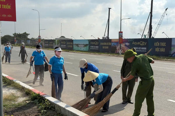 Long Hưng ra quân vệ sinh môi trường, chung tay chào đón sự kiện thành lập thành phố Đồng Nai