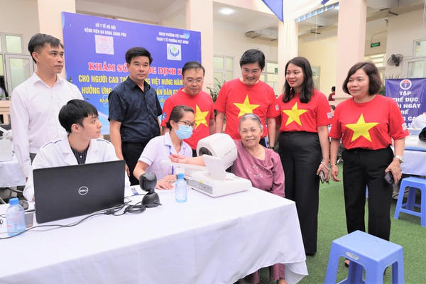 Hà Nội hướng dẫn khám sức khỏe định kỳ cho người già, trẻ dưới 6 tuổi