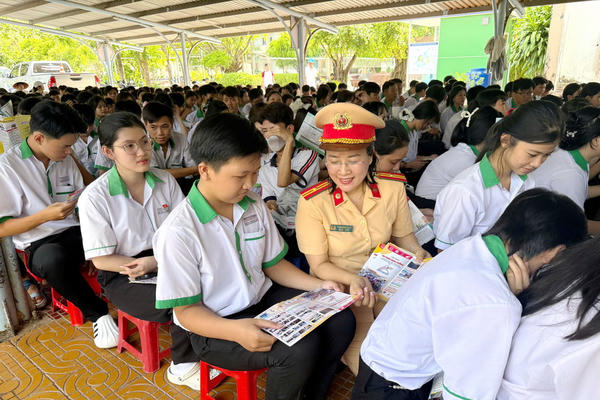 “Nhật ký Ba nhất” – Những trang viết lan tỏa hình ảnh đẹp nữ Công an Cà Mau