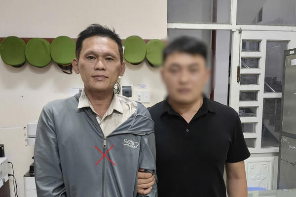 Đối tượng dùng dao chém mẹ vợ và vợ ra đầu thú sau gần 2 ngày lẩn trốn Đối tượng dùng dao chém mẹ vợ và vợ ra đầu thú sau gần 2 ngày lẩn trốn