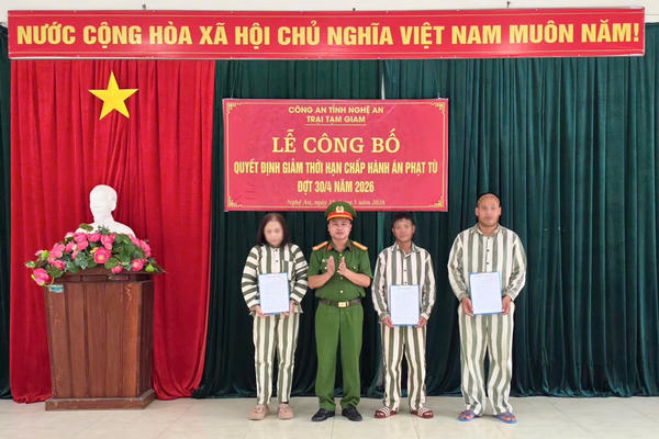 25 phạm nhân tại Trại tạm giam Công an Nghệ An được giảm án phạt tù