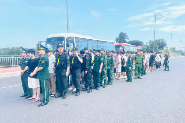 Quảng Ninh trao trả 33 công dân Trung Quốc nhập cảnh trái phép