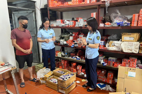 Phát hiện, thu giữ gần 2.000 sản phẩm giả mạo nhãn hiệu tại Móng Cái