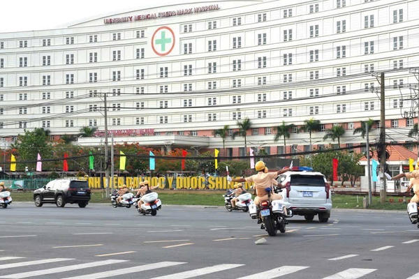 Lực lượng công an căng mình bảo đảm TTATGT phục vụ Lễ công bố thành lập thành phố Đồng Nai