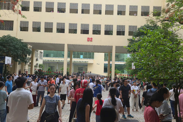 Hàng nghìn học sinh tham gia kỳ thi đánh giá năng lực tại Trường THCS-THPT Nguyễn Tất Thành Hàng nghìn học sinh tham gia kỳ thi đánh giá năng lực tại Trường THCS-THPT Nguyễn Tất Thành