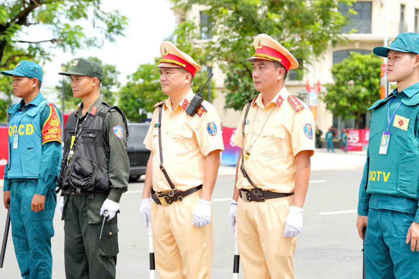 Công an phường Long Hưng phối hợp các đơn vị tinh nhuệ bảo đảm tuyệt đối an toàn Lễ công bố thành lập thành phố Đồng Nai