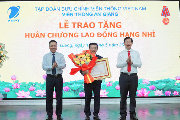 Giám đốc VNPT An Giang vinh dự được tặng thưởng Huân chương Lao động hạng Nhì