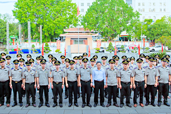 Thi hành án dân sự Thanh Hóa dâng hương, báo công Chủ tịch Hồ Chí Minh và các Anh hùng liệt sĩ Thi hành án dân sự Thanh Hóa dâng hương, báo công Chủ tịch Hồ Chí Minh và các Anh hùng liệt sĩ