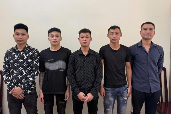 Mâu thuẫn cá nhân, nhóm thanh niên mang dao kéo hỗn chiến ở Ninh Bình bị bắt giam