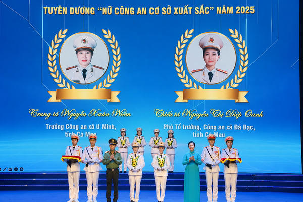 Tỏa sáng từ cơ sở: Những “bông hồng thép” giữ bình yên vùng đất cuối trời Nam Tỏa sáng từ cơ sở: Những “bông hồng thép” giữ bình yên vùng đất cuối trời Nam