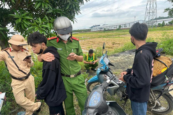 Trộm cắp tài sản, 3 thanh thiếu niên bị Công an Hà Tĩnh bắt giữ trên đường ra Nghệ An