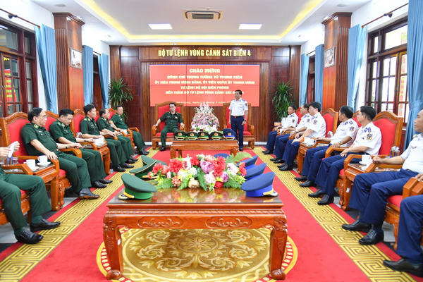 Tư lệnh Bộ đội Biên phòng thăm, làm việc tại Bộ Tư lệnh Vùng Cảnh sát biển 4 Tư lệnh Bộ đội Biên phòng thăm, làm việc tại Bộ Tư lệnh Vùng Cảnh sát biển 4