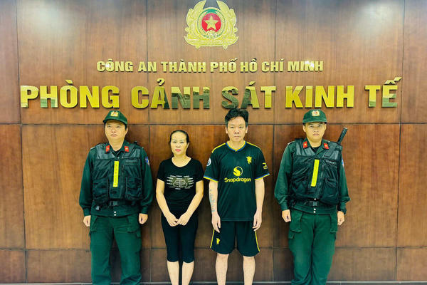 Đường dây đưa vàng lậu từ Campuchia về TP HCM bị triệt xóa, giao dịch bằng WhatsApp