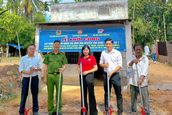 Đồn Công an KCN Long Thành phối hợp khởi công xây dựng Nhà tình nghĩa tại xã An Phước Đồn Công an KCN Long Thành phối hợp khởi công xây dựng Nhà tình nghĩa tại xã An Phước