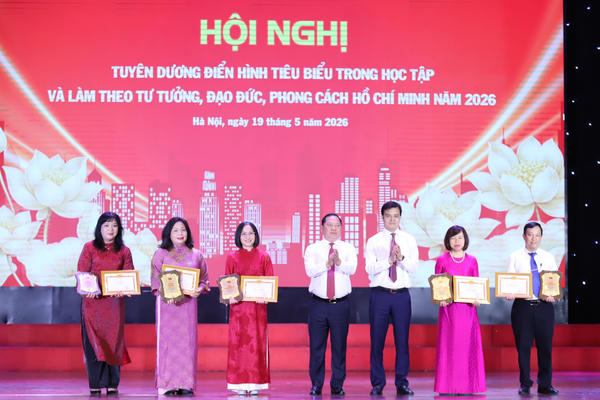 Tôn vinh điển hình tiêu biểu trong học tập và làm theo tư tưởng, đạo đức, phong cách Hồ Chí Minh