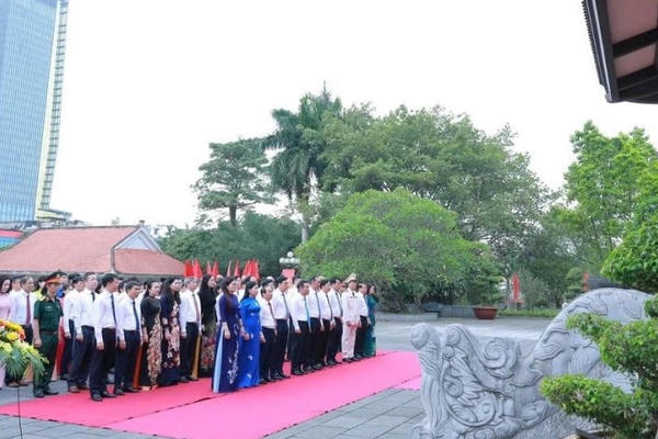 Lãnh đạo UBND tỉnh Thanh Hóa dâng hương tưởng niệm Chủ tịch Hồ Chí Minh Lãnh đạo UBND tỉnh Thanh Hóa dâng hương tưởng niệm Chủ tịch Hồ Chí Minh