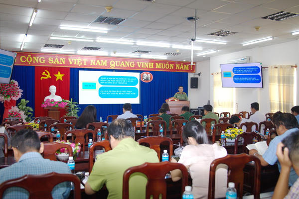 Cà Mau triển khai đồng bộ nhiều đạo luật mới: Đưa pháp luật đến gần dân trong thời kỳ chuyển đổi số Cà Mau triển khai đồng bộ nhiều đạo luật mới: Đưa pháp luật đến gần dân trong thời kỳ chuyển đổi số