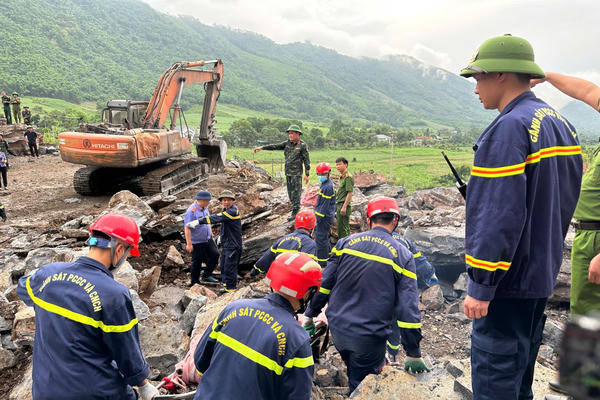 Tìm thấy 2 nạn nhân trong vụ sạt lở đá tại xã Cẩm Tú
