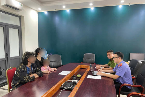 Công an xác minh, làm rõ thông tin vụ trẻ em nghi bị “bạo hành” tại quán bia Công an xác minh, làm rõ thông tin vụ trẻ em nghi bị “bạo hành” tại quán bia
