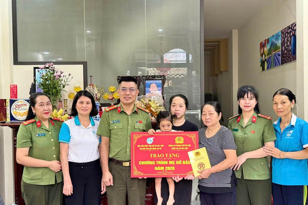 Công an xã Gia Lâm lan tỏa hình ảnh đẹp qua Chương trình “Mẹ đỡ đầu”