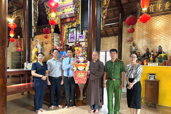 Lãnh đạo phường Biên Hoà thăm, chúc mừng các cơ sở vật giáo nhân đại lễ phật đản phật lịch 