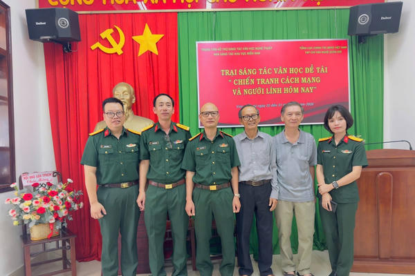 Khai mạc Trại sáng tác văn học về đề tài lực lượng vũ trang tại Vũng Tàu Khai mạc Trại sáng tác văn học về đề tài lực lượng vũ trang tại Vũng Tàu